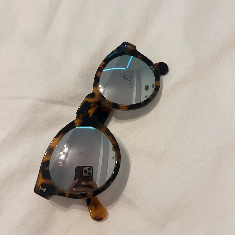 Illesteva Leonard Sunglasses - Picture 4 of 5